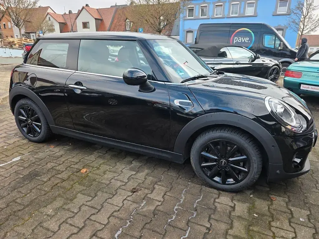 Używany Mini Cooper D 116 KM (85 kW) 2018 Czarny Hatchback