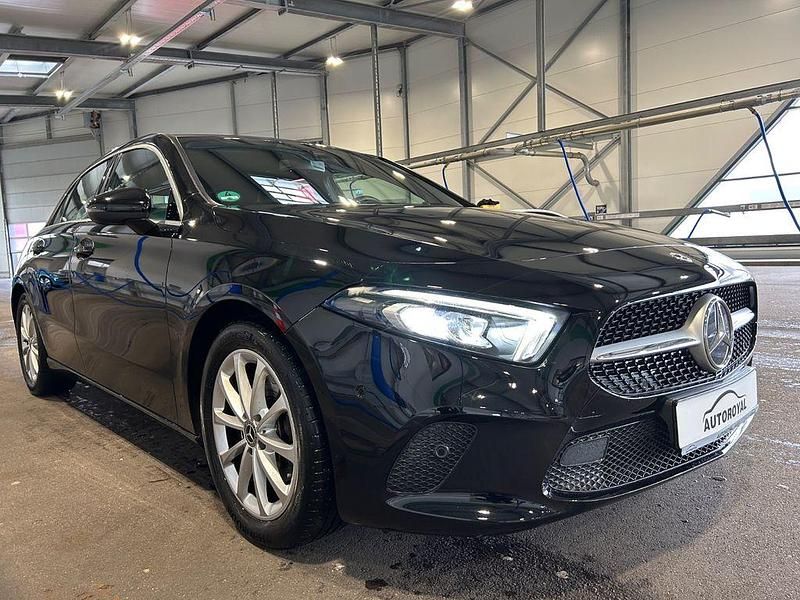 Gebraucht Mercedes A200 163 PS (119 kW) 2018 Schwarz Limousine