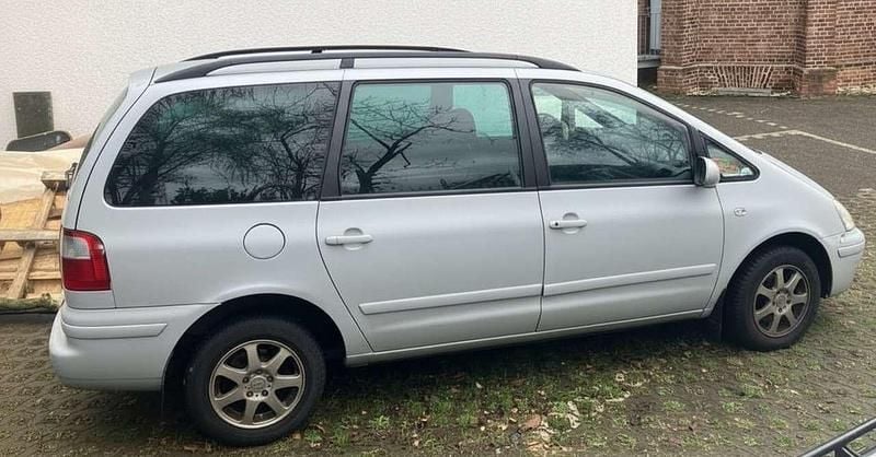 Grau Gebraucht 2002 Ford Galaxy Ghia Van / Kleinbus | 1.600 € (Guter Preis) - Bild 1/2