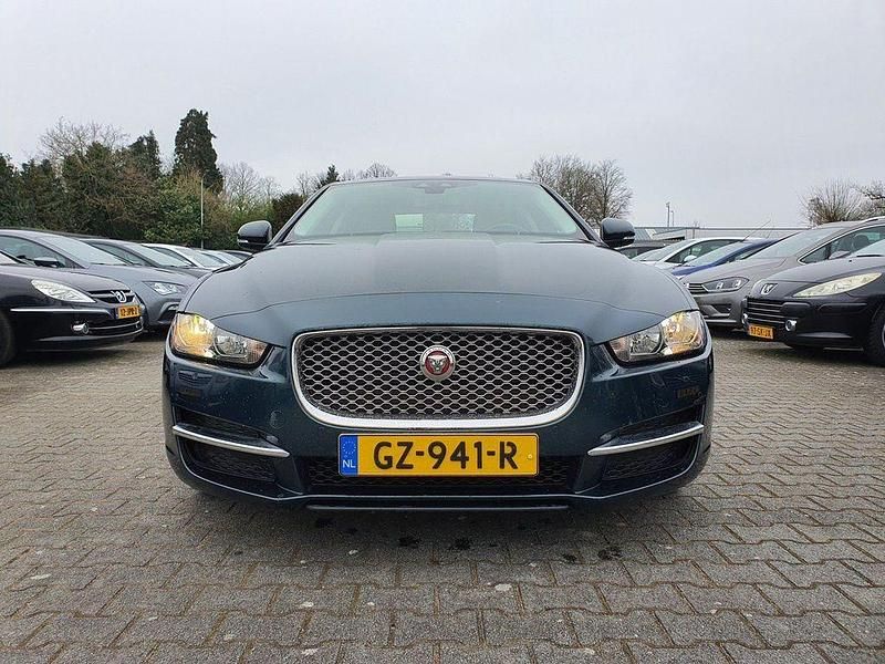 Gebraucht Jaguar XE Prestige 165 PS (121 kW) 2015 Grün Limousine