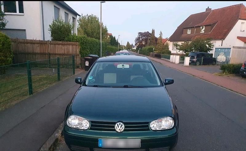Grün Gebraucht 2001 VW Golf IV Kleinwagen | 1.300 € (Fairer Preis) - Bild 1/4