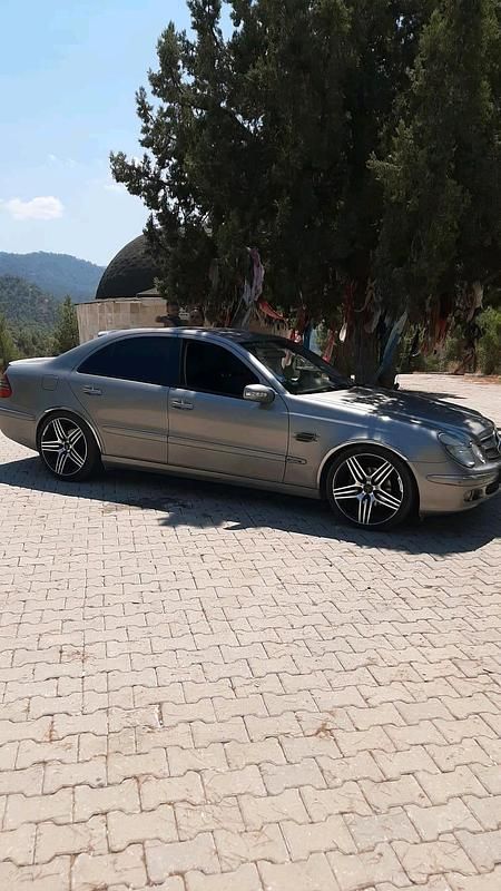 Grau Gebraucht 2005 Mercedes E280 Limousine | 2.800 € (Guter Preis) - Bild 1/4