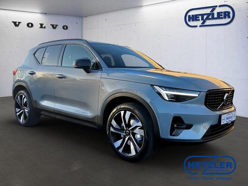 Neu Volvo XC40 Plus 197 PS (144 kW) 2026 Grau SUV