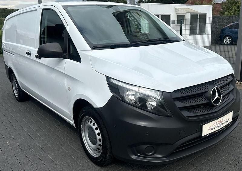 Weiß Gebraucht 2017 Mercedes Vito Van / Kleinbus | 13.900 € (Guter Preis) - Bild 1/4