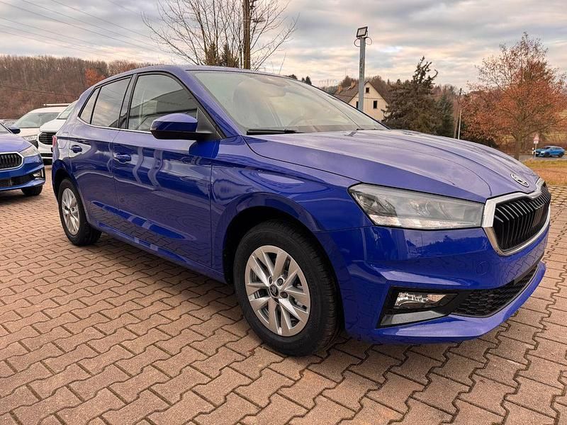 Neu Skoda Fabia Selection 116 PS (85 kW) 2025 Energyblau Limousine