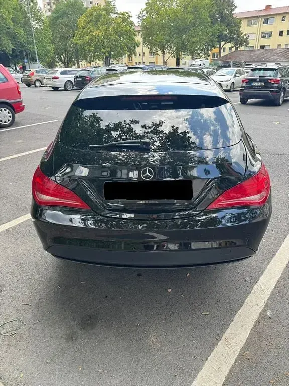 Gebraucht Mercedes CLA180 Shooting Brake 122 PS (89 kW) 2015 Schwarz Kombi