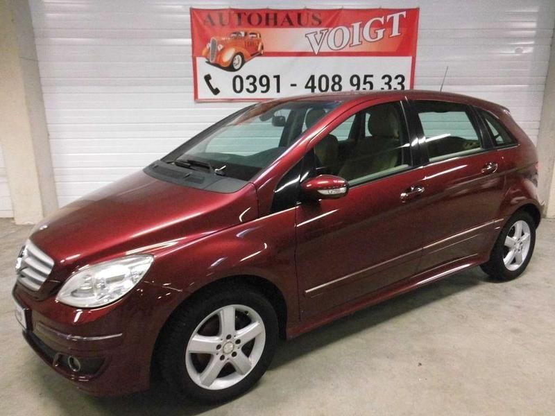 Rot Gebraucht 2008 Mercedes B200 Van / Kleinbus | 8.998 € - Bild 1/4