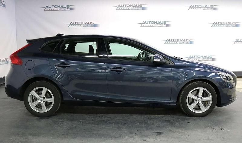Gebraucht Volvo V40 Kinetic 152 PS (111 kW) 2018 Blau Kombi