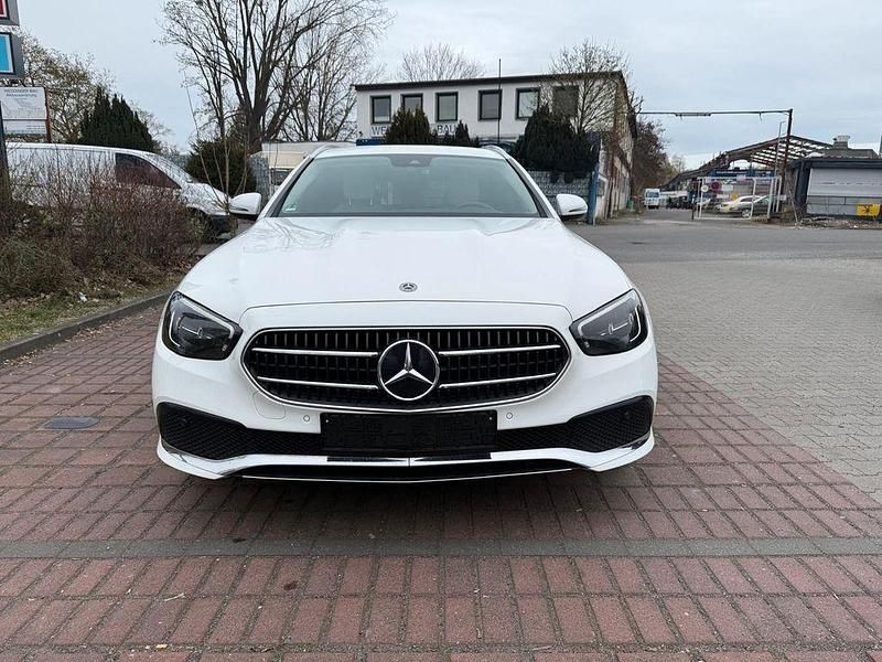 Gebraucht Mercedes E300 306 PS (225 kW) 2021 Weiß Kombi