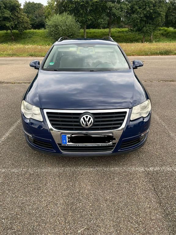 Blau Gebraucht 2009 VW Passat Individual Limousine | 2.900 € (Superpreis) - Bild 1/4