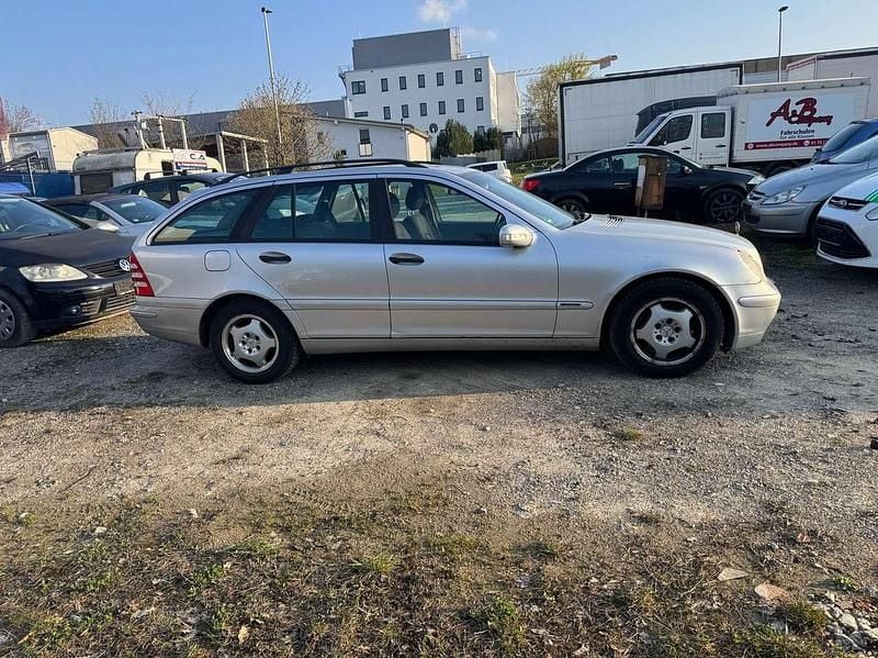Gebraucht Mercedes C180 143 PS (105 kW) 2002 Brillantsilber  metalliclack Kombi