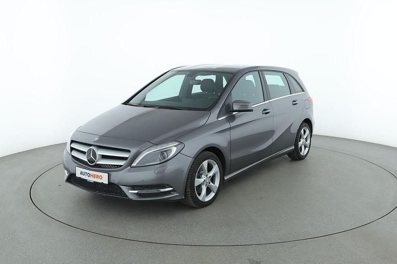 Grau Gebraucht 2014 Mercedes B180 Van / Kleinbus | 15.320 € (Fairer Preis) - Bild 1/4