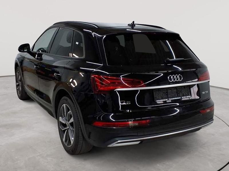 Second-hand Audi Q5 Ambiente 163 CP (119 kW) 2022 Negru SUV