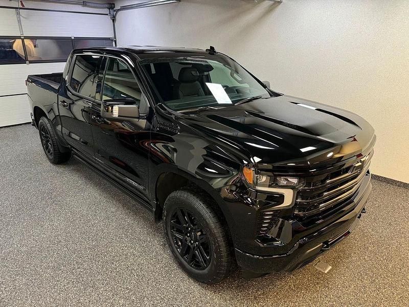 Neu Chevrolet Silverado 426 PS (313 kW) 2026 Schwarz SUV