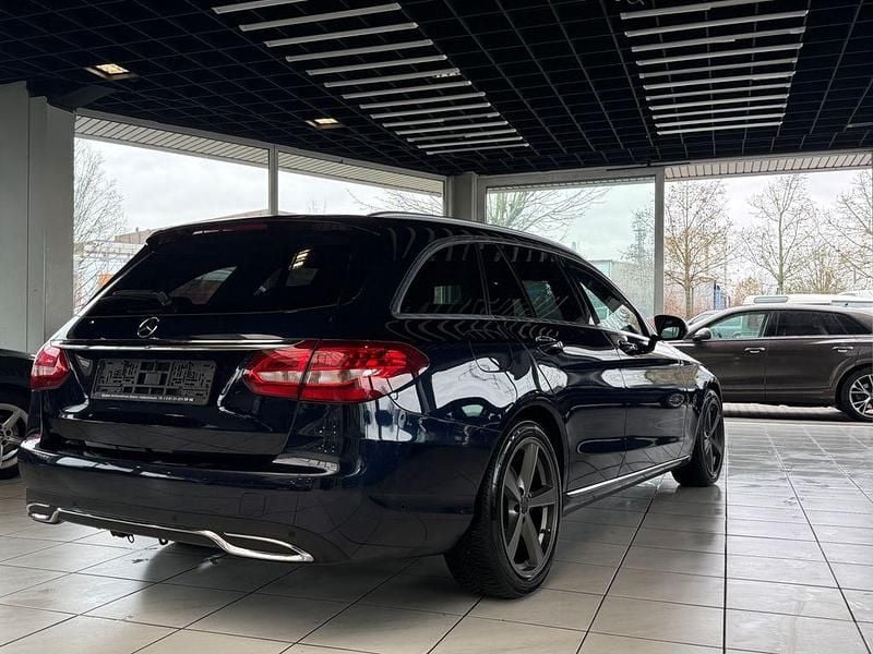 Gebraucht Mercedes C180 116 PS (85 kW) 2016 Blau Kombi