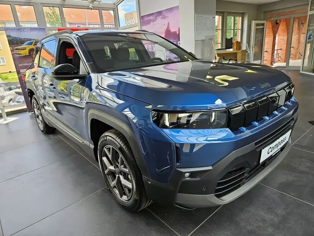 Neu Jeep Compass 145 PS (106 kW) 2026 Blau SUV