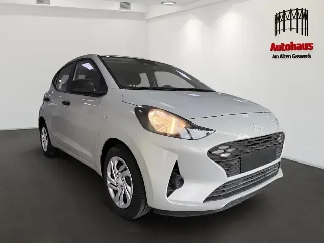 Neu Hyundai i10 67 PS (49 kW) 2025 Grau Kleinwagen