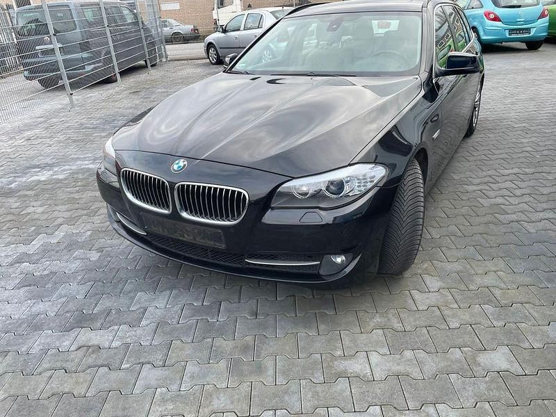Gebraucht BMW 525 204 PS (150 kW) 2010 Schwarz Kombi