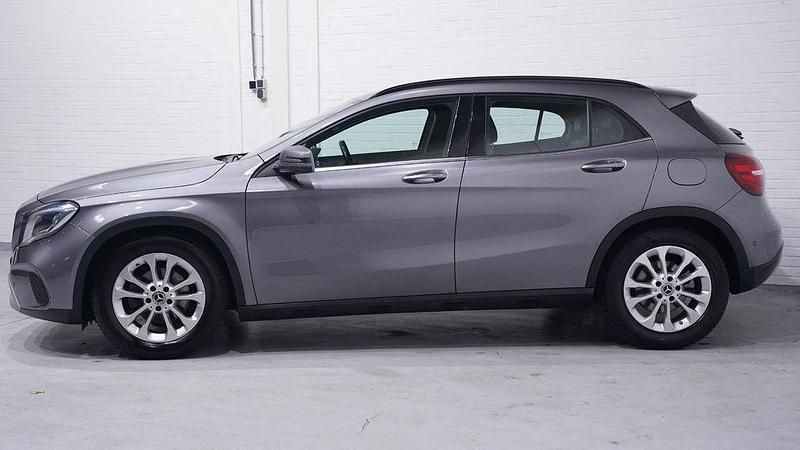 Gebraucht Mercedes GLA180 Business 122 PS (89 kW) 2019 Grau SUV