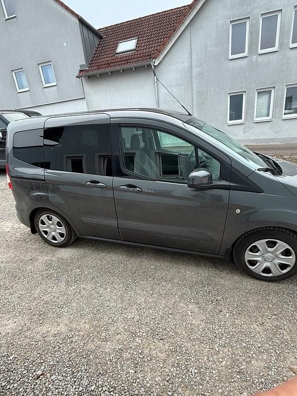 Gebraucht Ford Tourneo Courier 101 PS (74 kW) 2017 Grau Van / Kleinbus