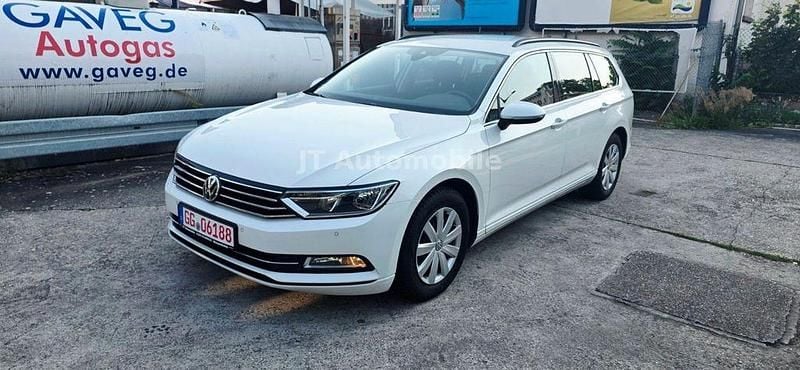 Weiß Gebraucht 2018 VW Passat Comfortline Kombi | 11.600 € (Guter Preis) - Bild 1/4