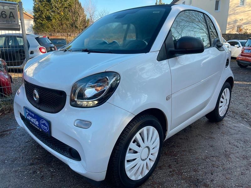 Weiß Gebraucht 2019 Smart ForTwo Coupé Basis Coupé | 9.500 € (Fairer Preis) - Bild 1/4