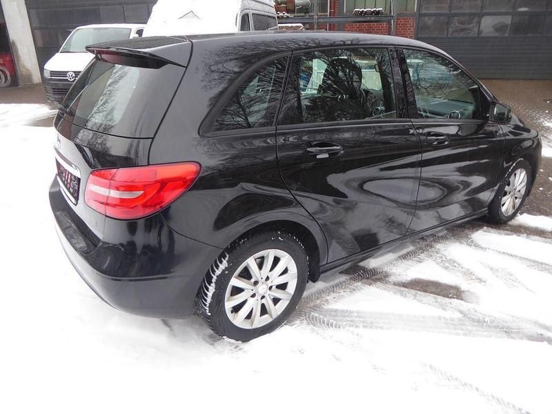 Gebraucht Mercedes B180 122 PS (89 kW) 2013 Schwarz Van / Kleinbus