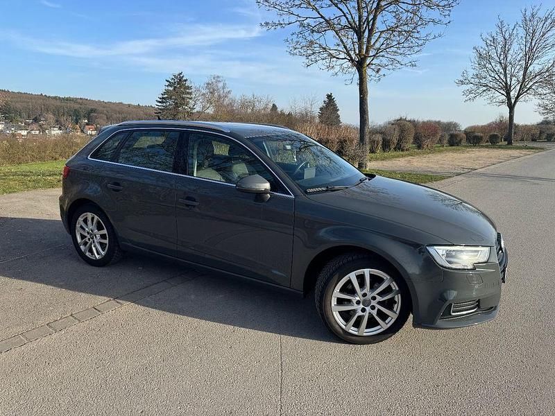 Gebraucht Audi A3 Ambiente 116 PS (85 kW) 2019 Grau Limousine