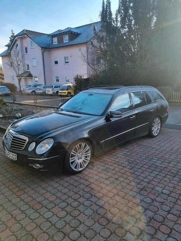 Schwarz Gebraucht 2007 Mercedes E280 Avantgarde Kombi | 4.100 € (Guter Preis) - Bild 1/4
