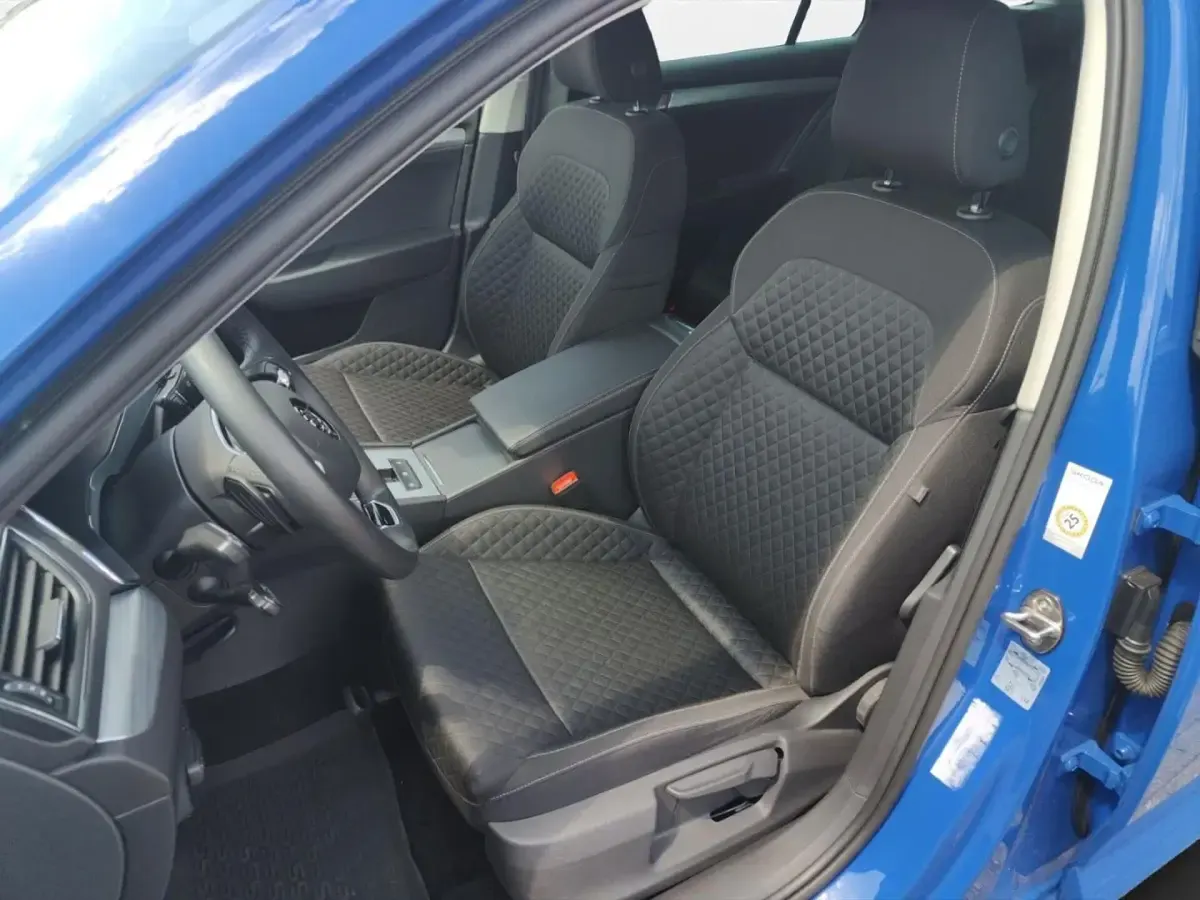 Gebraucht Skoda Superb Ambition 218 PS (160 kW) 2021 Blau Kombi