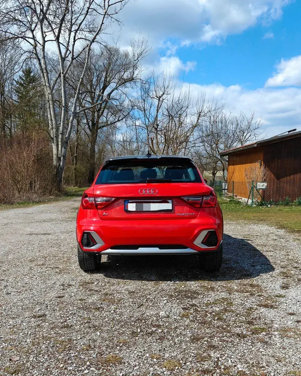 Gebraucht Audi A1 Ambiente 110 PS (80 kW) 2021 Rot SUV