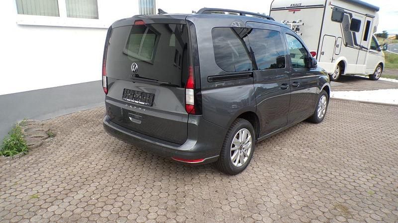 Gebraucht VW Caddy Life 102 PS (75 kW) 2023 Grau Van / Kleinbus