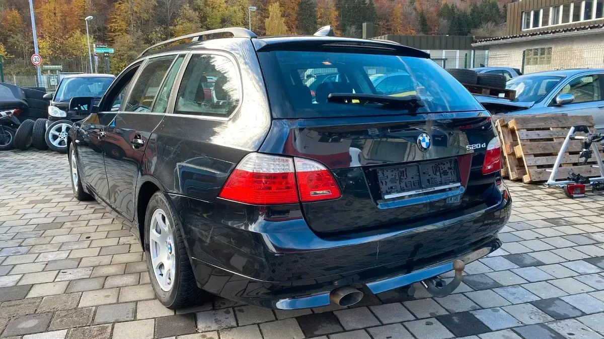 Gebraucht BMW 520 Sport Line 163 PS (119 kW) 2007 Schwarz Kombi