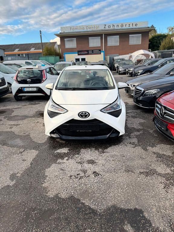 Weiß Gebraucht 2019 Toyota Aygo X-play Kleinwagen | 8.600 € (Fairer Preis) - Bild 1/4