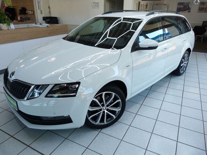 Weiß Gebraucht 2017 Skoda Octavia Drive Kombi | 16.860 € (Etwas zu teuer) - Bild 1/4