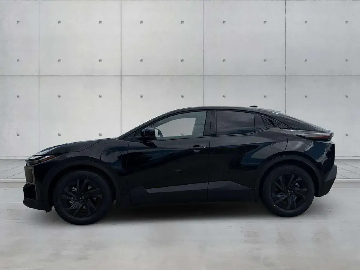 Neu Toyota C-HR 224 PS (164 kW) 2026 Attitude black mc. SUV
