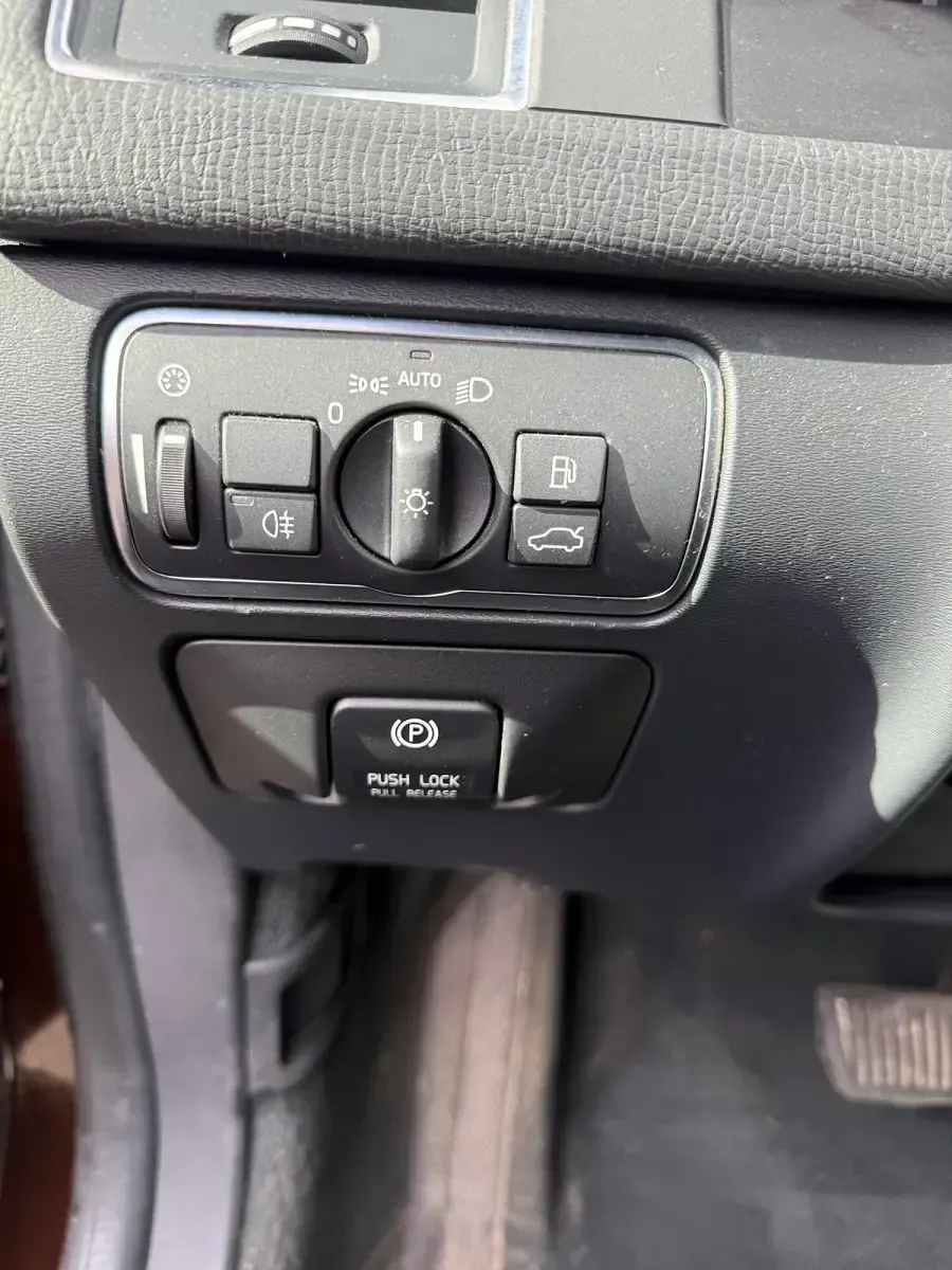Second-hand Volvo XC60 Summum 220 CP (161 kW) 2013 Maro SUV