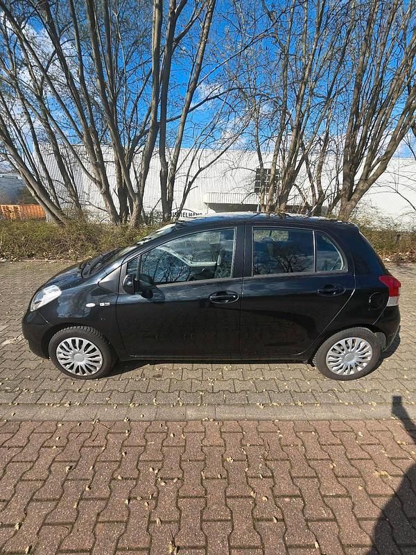Gebraucht Daihatsu Charade 99 PS (72 kW) 2011 Schwarz Kleinwagen