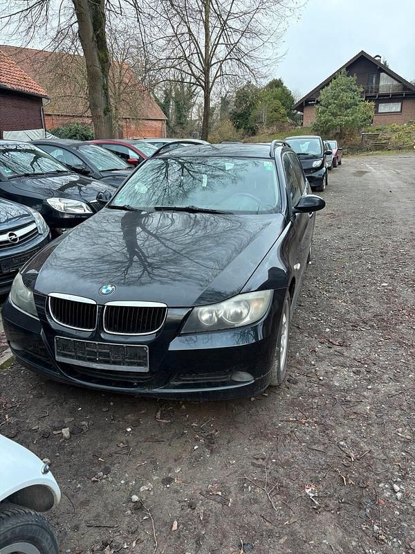 Schwarz Gebraucht 2006 BMW 320 Kombi | 1.400 € (Fairer Preis) - Bild 1/4