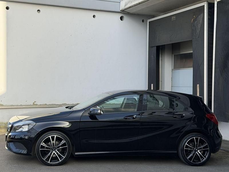 Gebraucht Mercedes A180 122 PS (89 kW) 2013 Schwarz Limousine