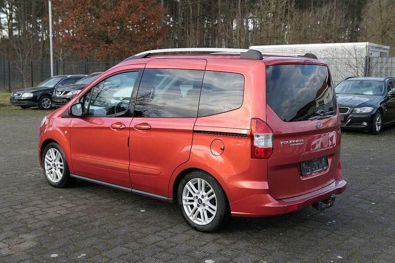 Gebraucht Ford Tourneo Courier Titanium 101 PS (74 kW) 2014 Rot Van / Kleinbus