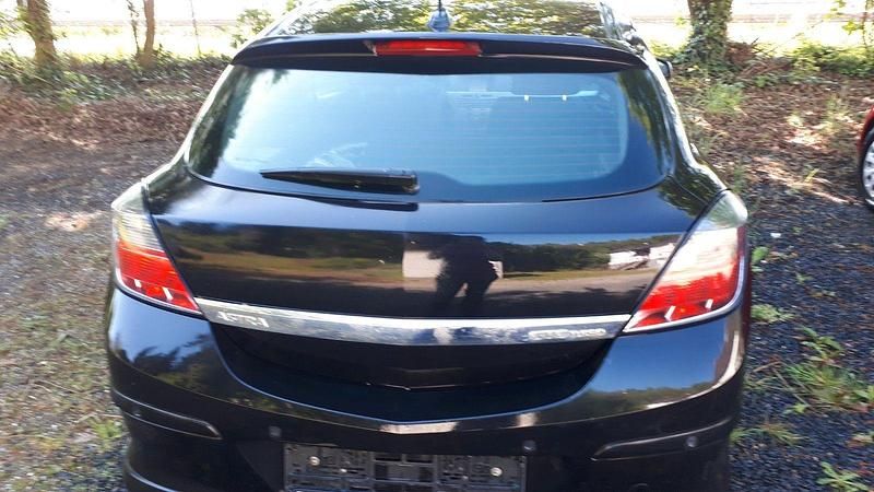Schwarz Gebraucht 2007 Opel Astra GTC Sport Limousine | 3.800 € (Fairer Preis) - Bild 1/4