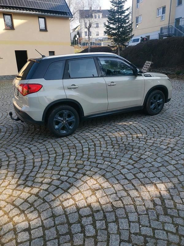 Gebraucht Suzuki Vitara 120 PS (88 kW) 2016 Beige SUV