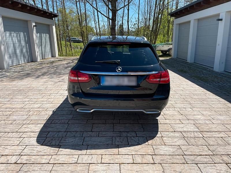 Gebraucht Mercedes C220 Avantgarde 170 PS (125 kW) 2017 Schwarz Kombi