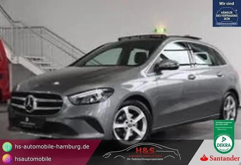 Mountaingrau met. Gebraucht 2016 Mercedes B180 Van / Kleinbus | 14.800 € (Guter Preis) - Bild 1/4