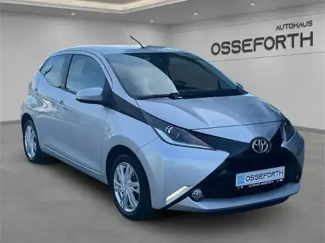 Gebraucht Toyota Aygo Play 69 PS (50 kW) 2018 Silber Kleinwagen