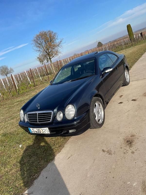Blau Gebraucht 1999 Mercedes CLK320 Limousine | 3.000 € (Superpreis) - Bild 1/3