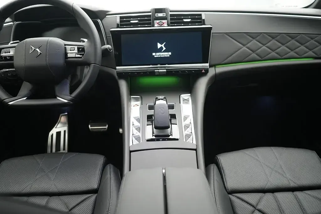 Gebraucht DS Automobiles DS9 Rivoli Plus 340 PS (250 kW) 2024 Perlaneraschwarz Limousine