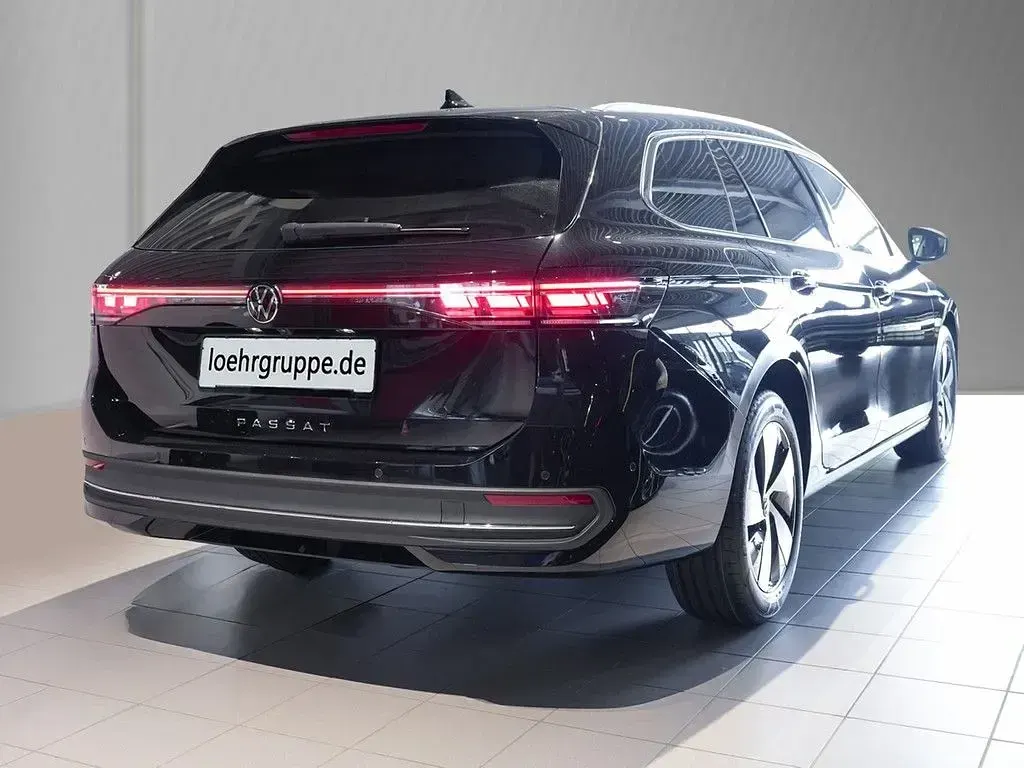 Gebraucht VW Passat Business 150 PS (110 kW) 2026 Grenadillschwarz metallic Kombi