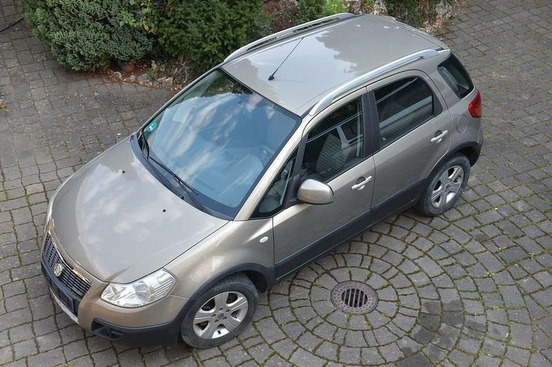 Gold Gebraucht 2006 Fiat Sedici SUV | 3.400 € (Fairer Preis) - Bild 1/4